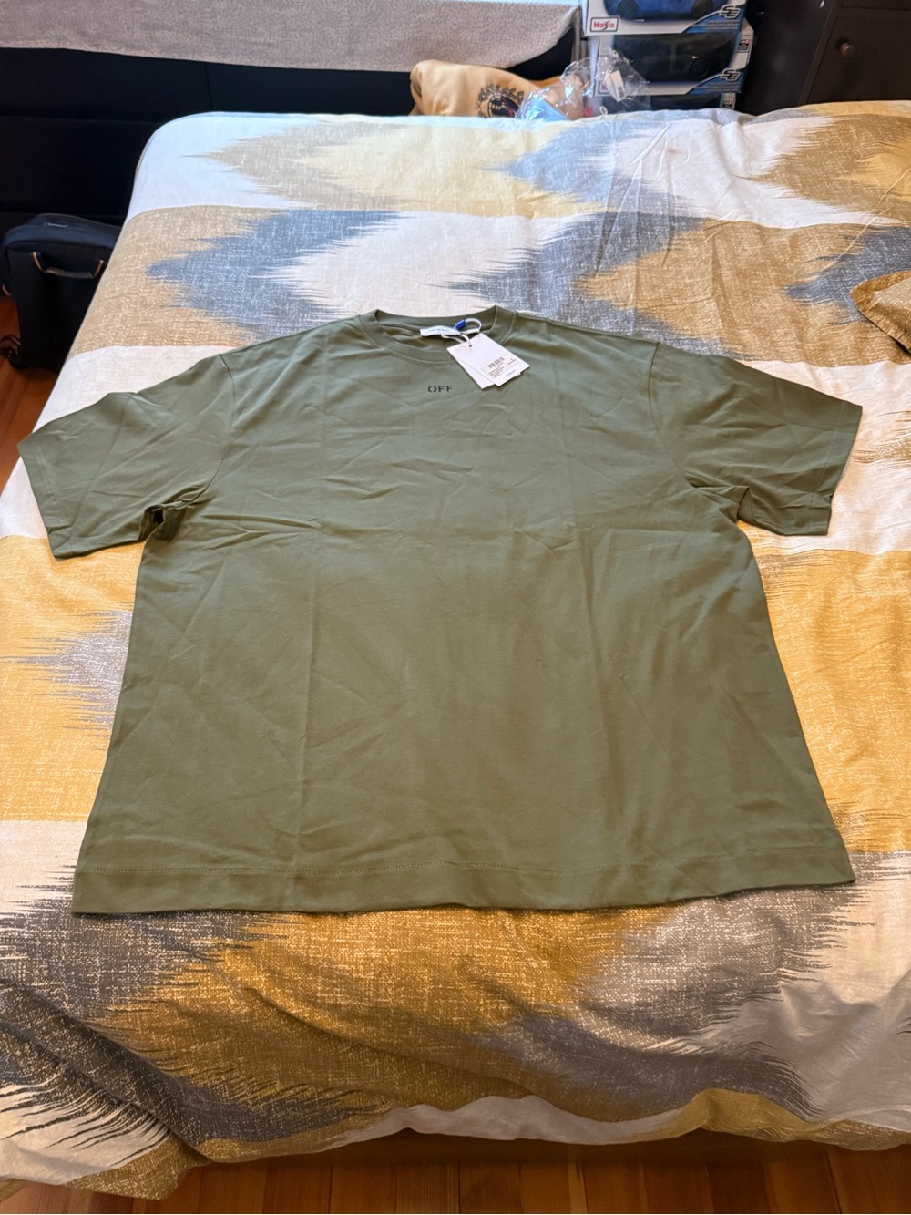 Off-White Men’s Olive Green Solid Arrow Tee Shirt Size XL